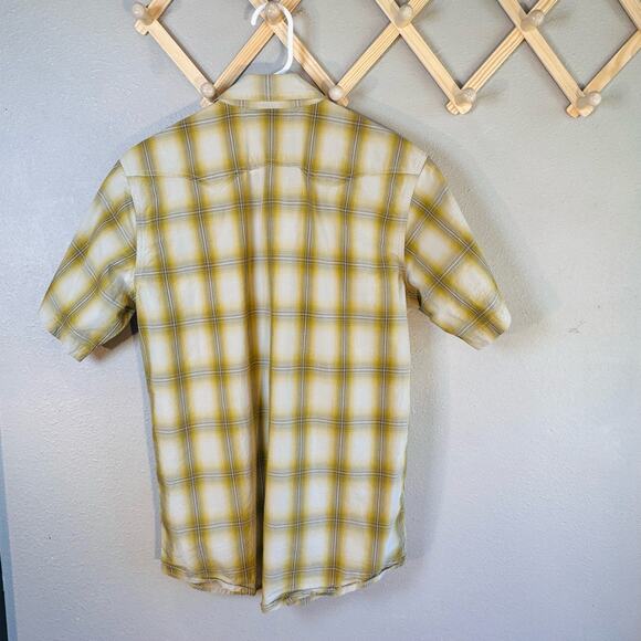 Royal Robbins Yellow Plaid Short Sleeves Button Up Shirt Men's Medium Everyday - Picture 2 of 7